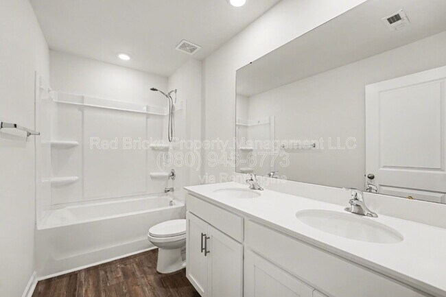 Building Photo - 7847 Whispering Strm Dr