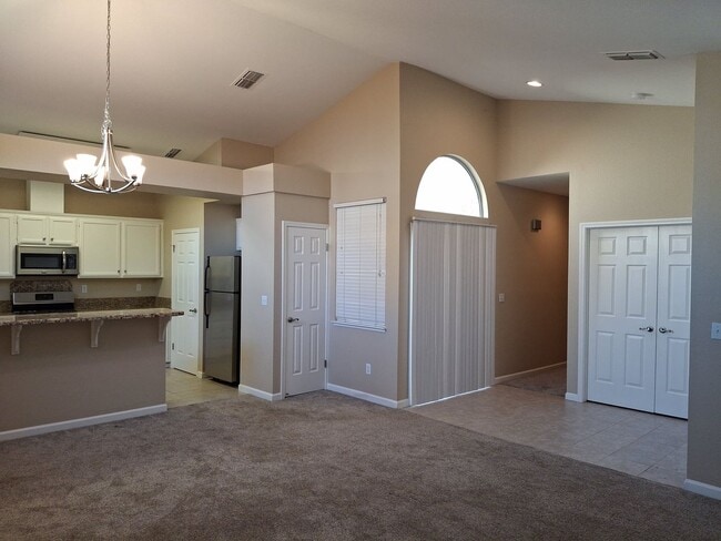 Building Photo - Central Roseville - Single Story 3 bedroom...