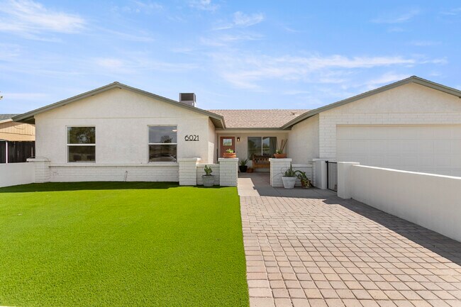 Building Photo - 6021 E Acoma Dr