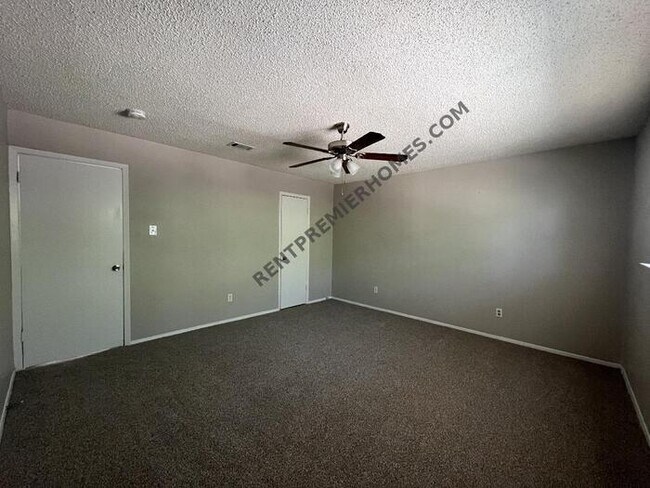 Building Photo - 2917 Raton Dr
