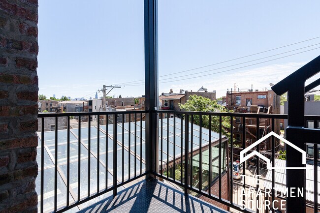 Building Photo - 2743 W Division St