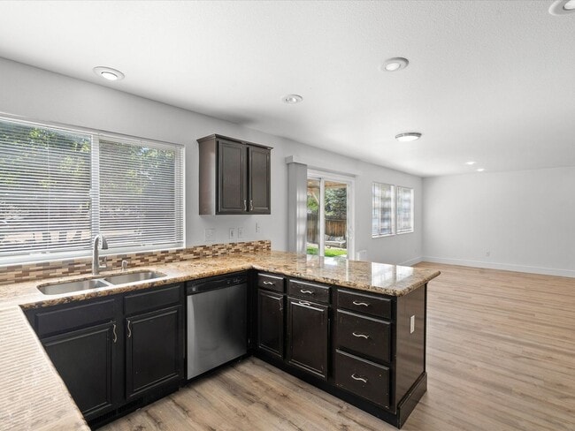 Building Photo - Newly Renovated 4 Bedroom Home with Gorgeo...