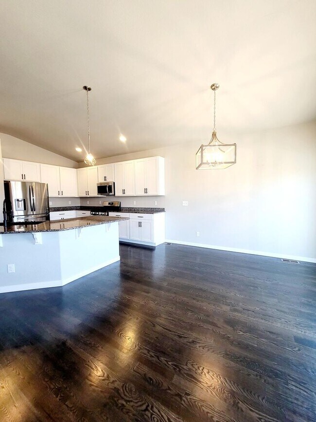 Building Photo - 7376 Peachleaf Dr