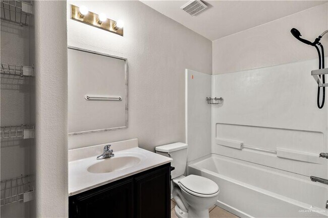 Building Photo - 20 Thunderbird Ave