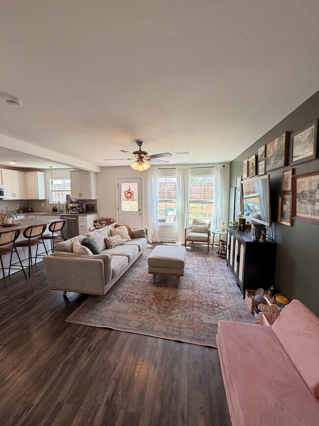 Building Photo - 136 Quarry Rdg Rd