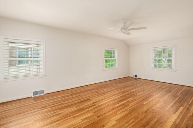 Building Photo - 2559 Welsford Rd