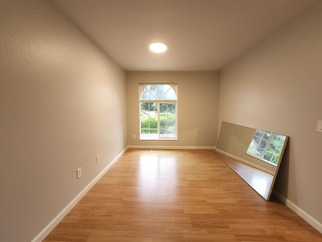 Building Photo - Welcome to your new home in the heart of Juanita!