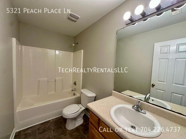 Building Photo - 5321 Peach Pl Ln