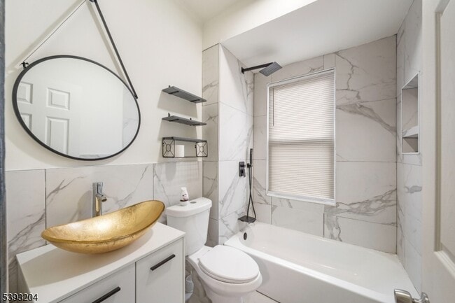 Building Photo - 209 N 11th St