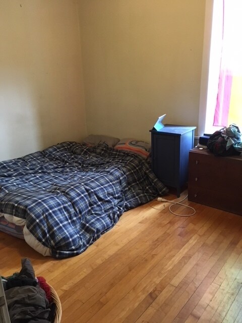 Building Photo - 1959 W Farragut Ave