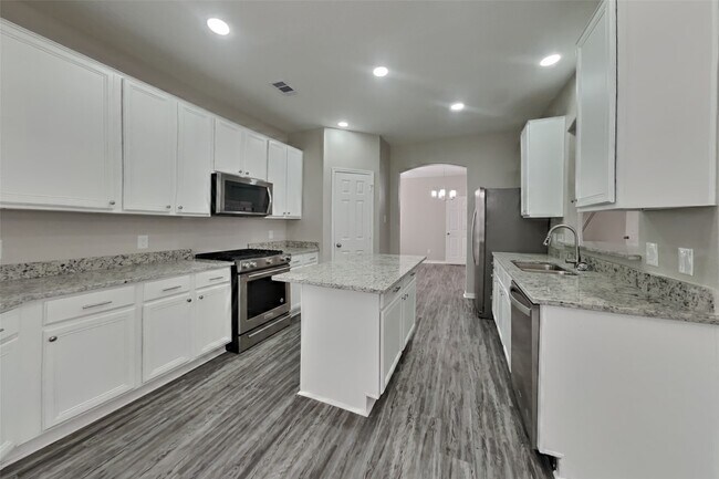 Building Photo - 19034 Village Maple Ct