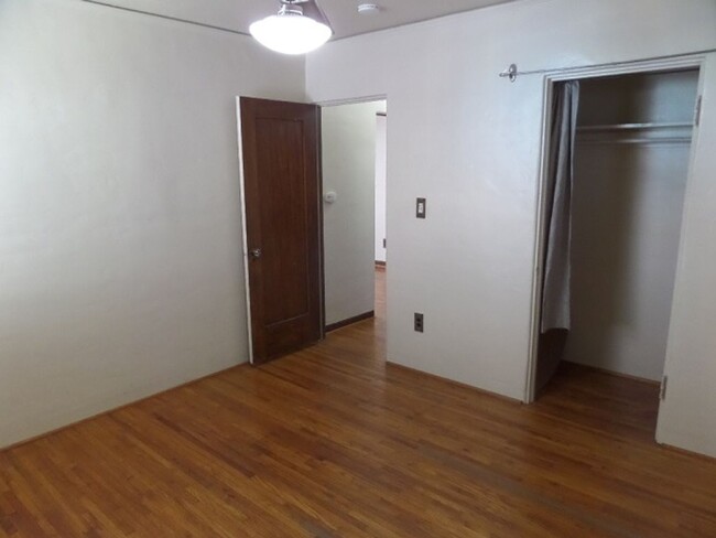 Building Photo - 2 Bedroom-1 Bathroom Single Story Home in ...