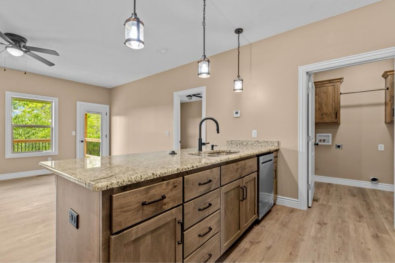 Building Photo - 102 E Mls Rd
