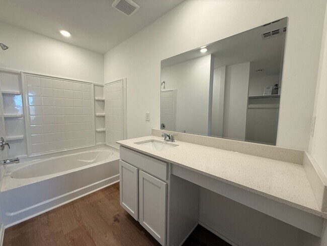 Building Photo - Brand New!! Cute 3 bed, 2 bath in Redstone Ranch