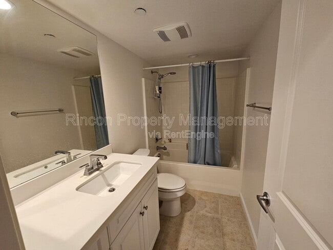 Building Photo - 3647 W Hemlock St