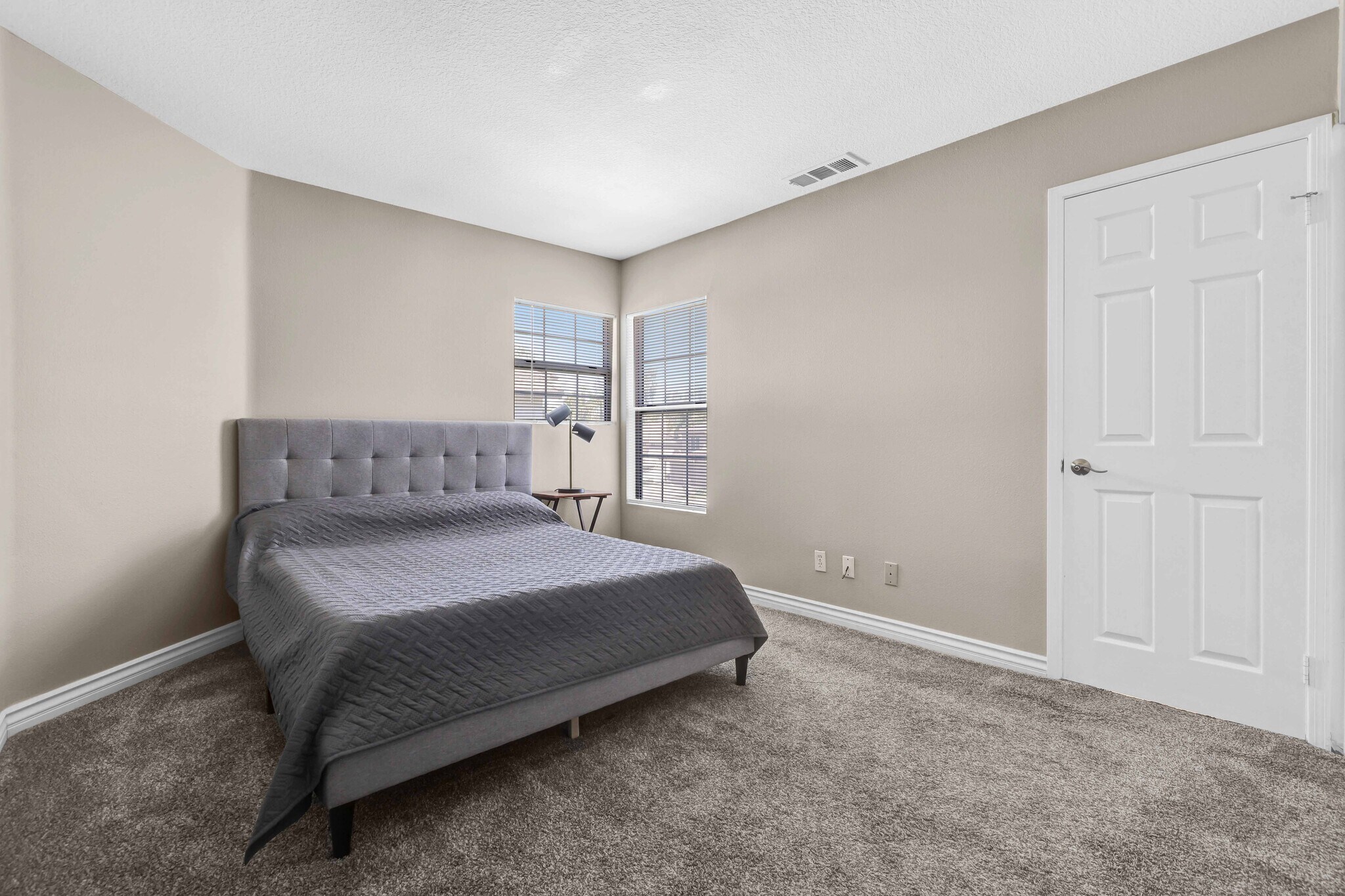 Building Photo - 22 Blackwood