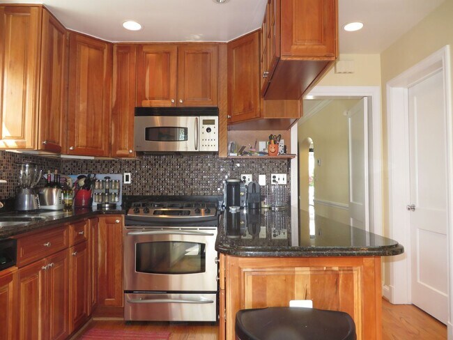 Building Photo - This home has so much to offer! MUST SEE!