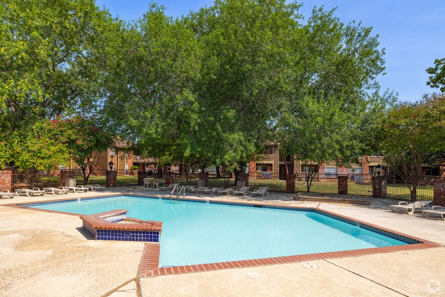 Primary Photo - Riverside Ranch Apartments