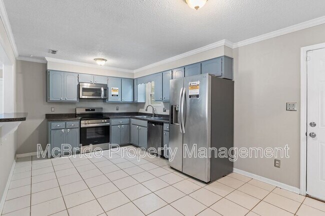 Building Photo - 4009 Royal Oaks Ct