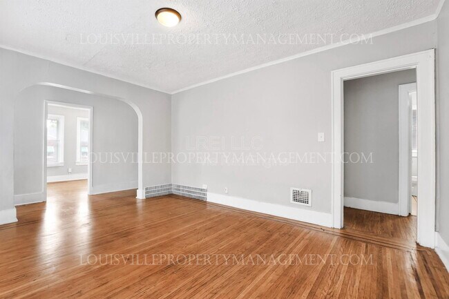 Building Photo - 664 Lindell Ave