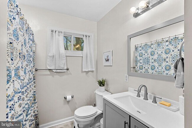 Building Photo - 219 Josephine St