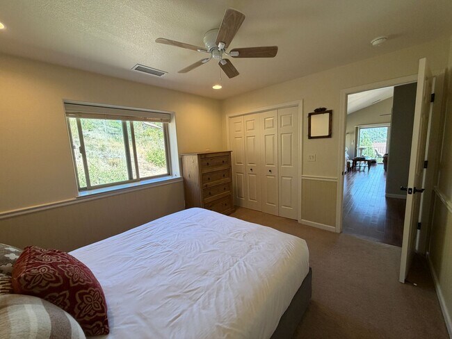 Building Photo - 799 Lookout Point Cir