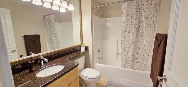 Building Photo - Short or long term available! Beautiful furnished 1 bedroom located in the heart of the strip!