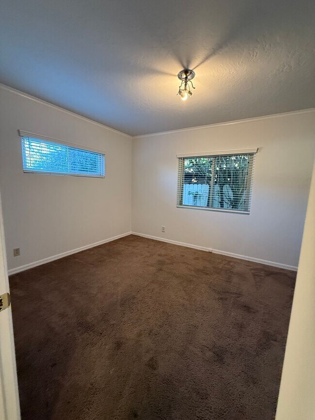 Building Photo - San Pedro 4 bedroom, 3 Bath Home with yard and Deck! Available NOW!