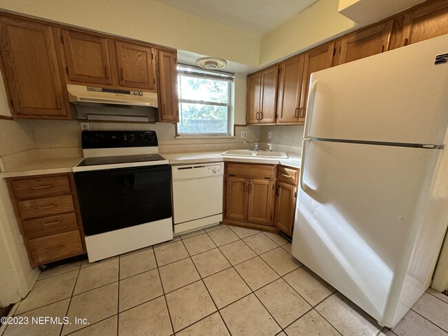 Building Photo - 2131 Goltare Dr