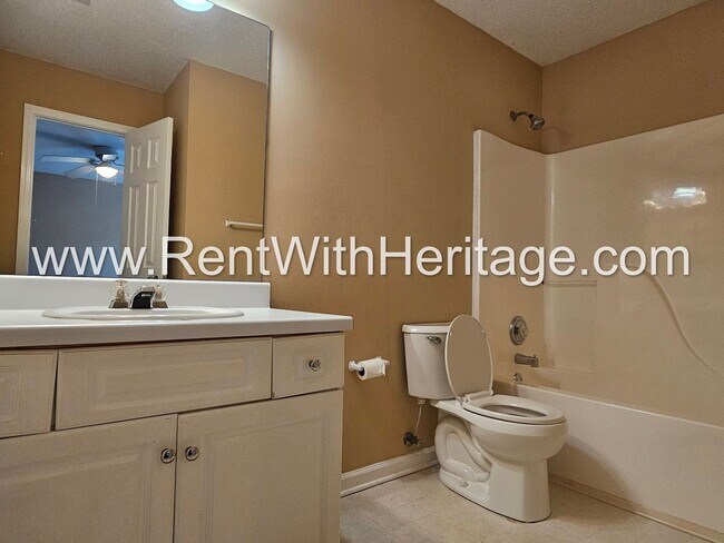 Building Photo - GORGEOUS LAKE VIEW HOME IN POPULAR LAKERIDGE SUBDIVSION! GREAT LOCATION - CLOSE TO EVERYTHING