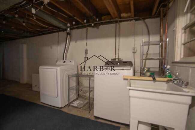 Building Photo - 2 Bedroom Single-Family Home in SW Rochester