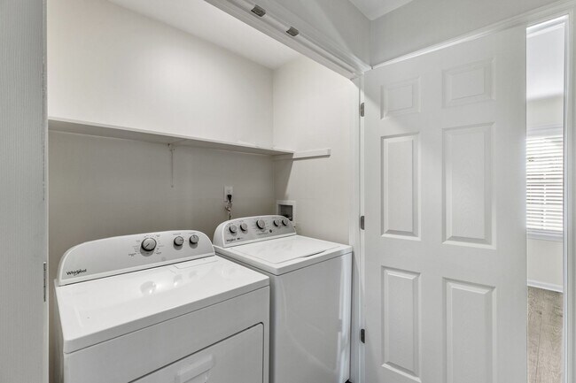 Building Photo - 181 S Eagle Creek Dr