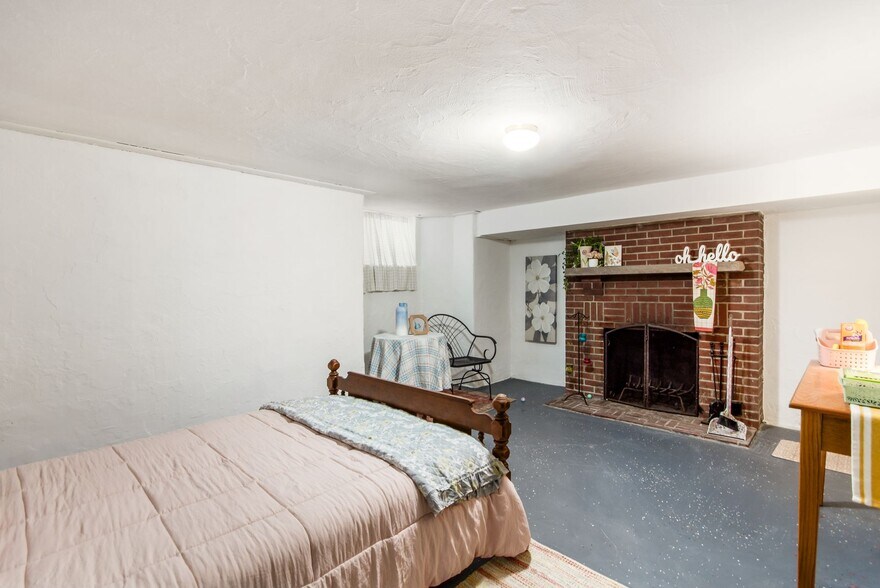 Building Photo - 1939 Northwest Blvd