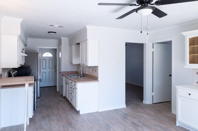 Building Photo - 2333 Seabreeze Dr