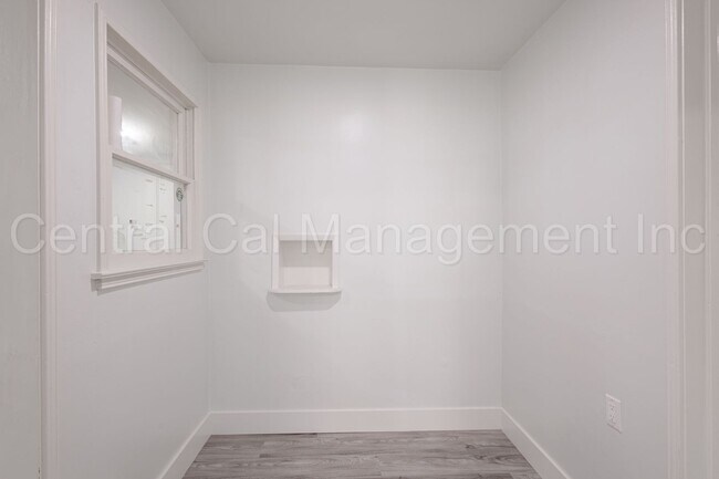 Building Photo - 341 Laurel Ave