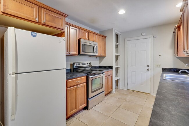 Building Photo - 3 bedroom, 2 bathroom in Northeast Jackson!