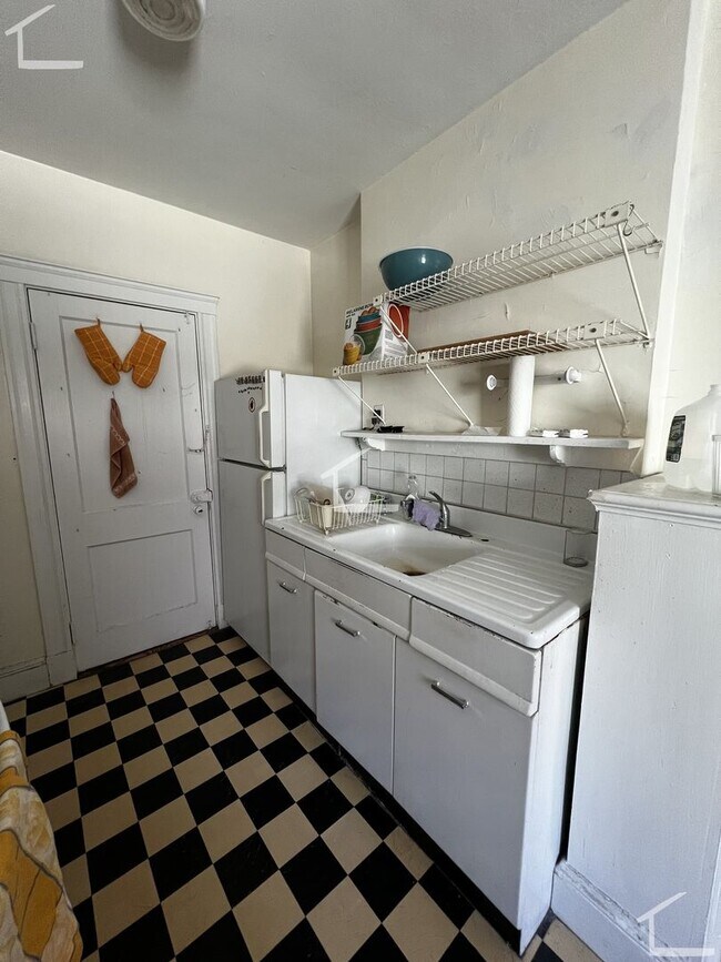 Building Photo - 8/1 No Fee! Sunny 2BR near Packard's Corner!