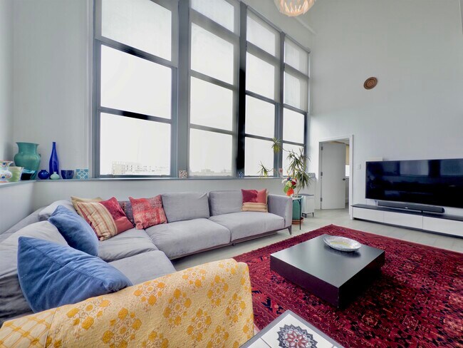 Building Photo - 50 DEY St