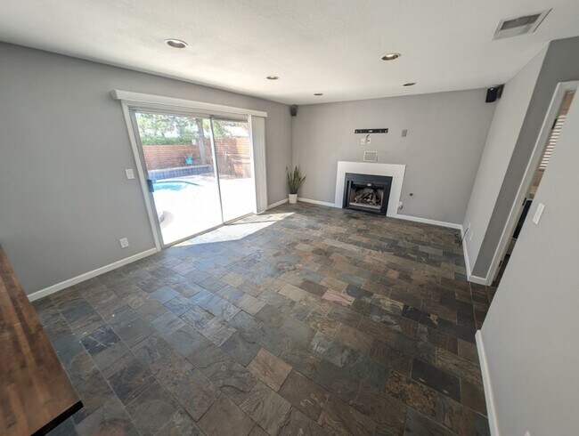 Building Photo - 9509 Lazy River Dr