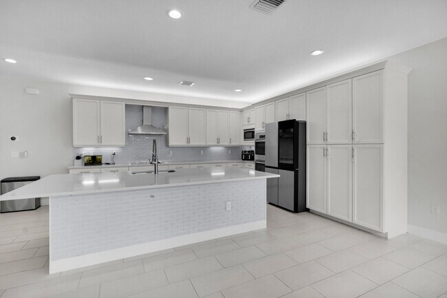 Building Photo - 9712 Celtic Sea Ln