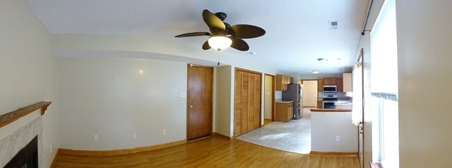 Building Photo - 3 BR w/ Bonus Room Minutes to MCAS!