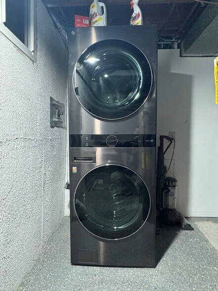 Building Photo - 7860 Linda Cir