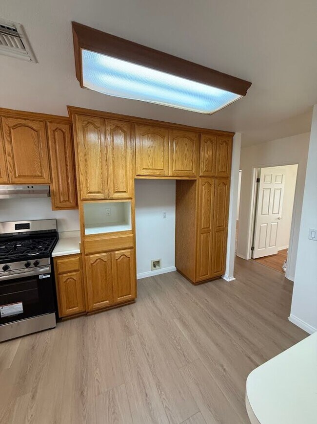 Building Photo - Beautiful 3 Bedroom, 2 Bathroom Granada Hills Home with Detached Garage!