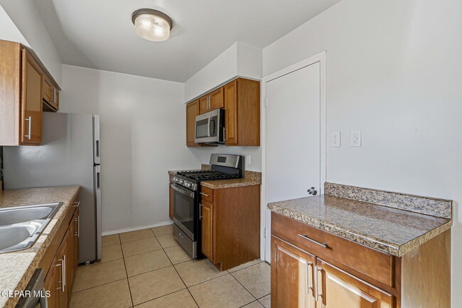 Building Photo - 5934 Flounder Dr