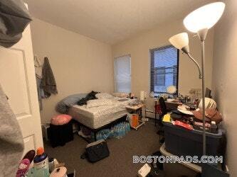 Building Photo - 833 Beacon St