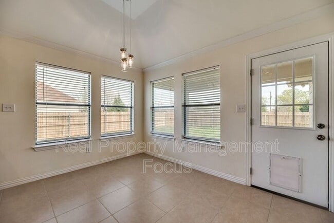 Building Photo - 121 Price Cir