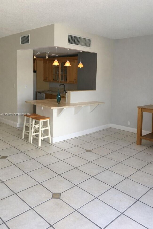 Building Photo - 880 NE 69th St