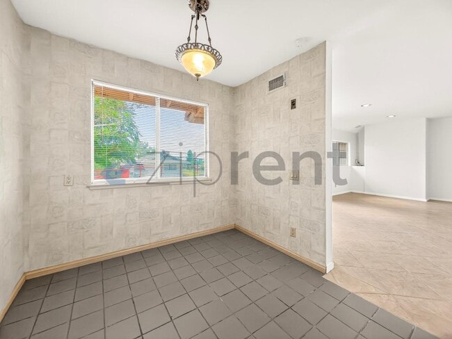 Building Photo - 9534 Swinton Ave