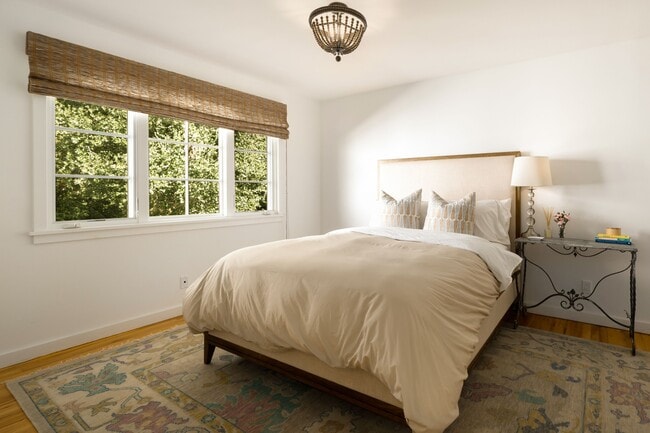 Building Photo - 2915 Hidden Valley Ln