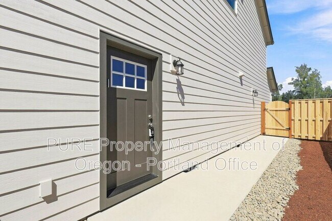 Building Photo - 588 NE Alderwood Dr